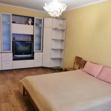 Уютная Квартира На Лётной 6 Chernihiv Exterior foto