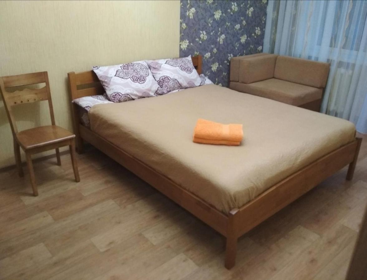 Уютная Квартира На Лётной 6 Chernihiv Exterior foto