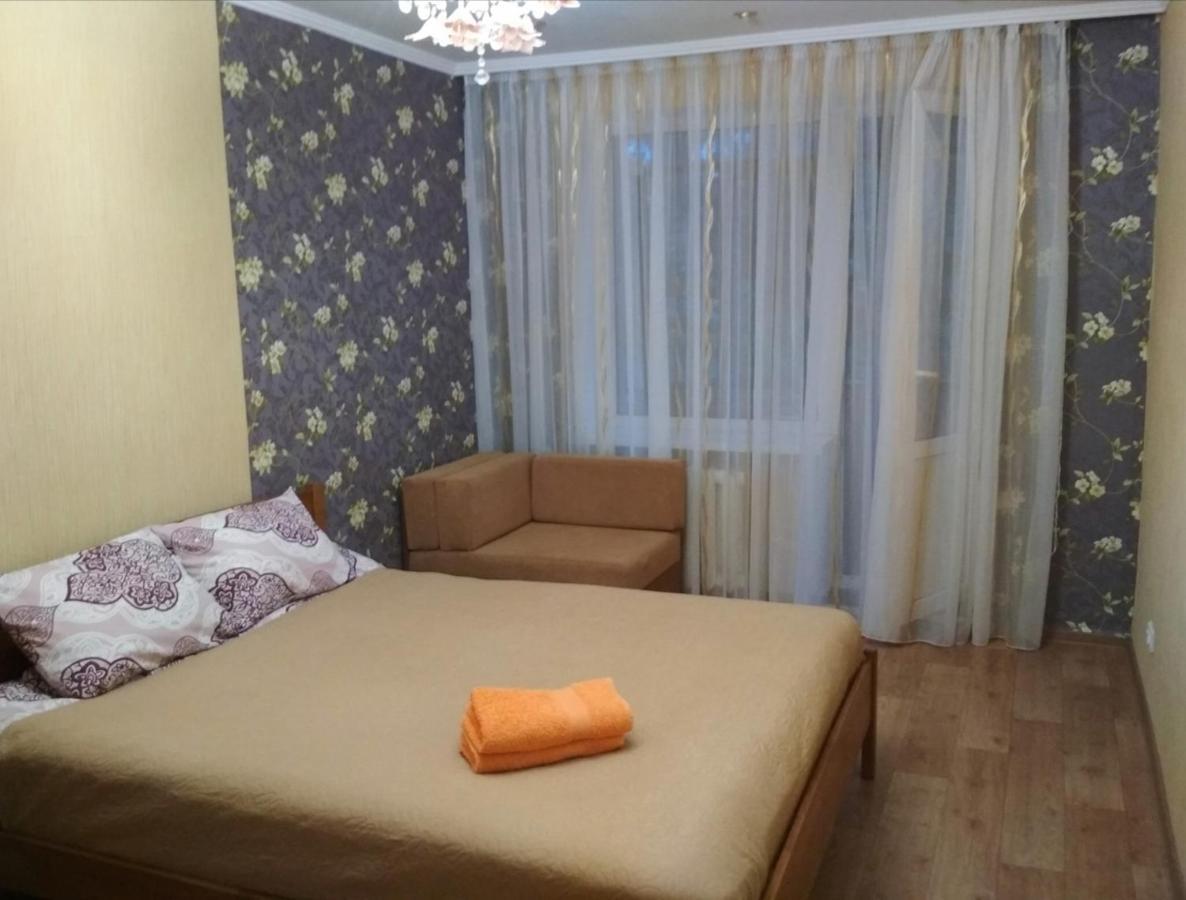 Уютная Квартира На Лётной 6 Chernihiv Exterior foto