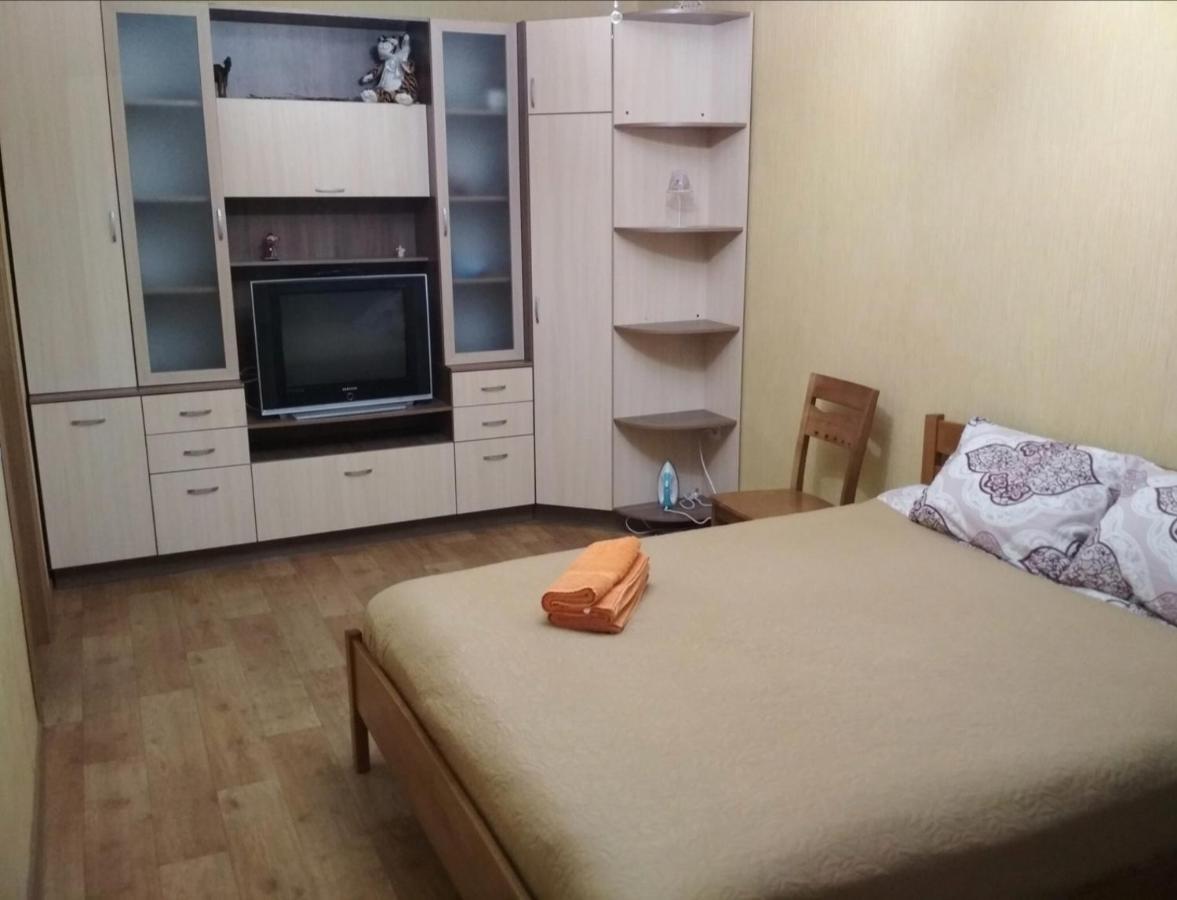Уютная Квартира На Лётной 6 Chernihiv Exterior foto