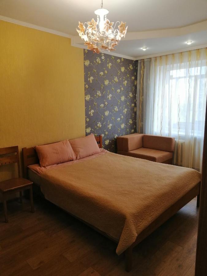 Уютная Квартира На Лётной 6 Chernihiv Exterior foto
