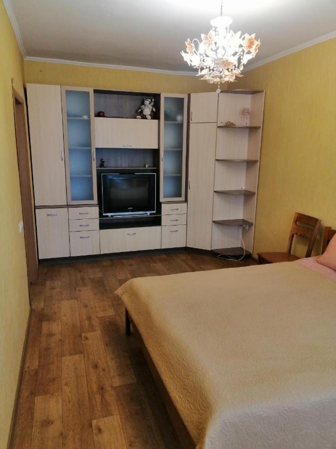 Уютная Квартира На Лётной 6 Chernihiv Exterior foto
